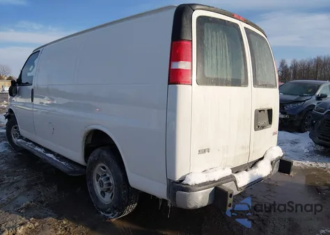 2021 GMC Savana Cargo Rwd 2500 Regular Wheelbase Work Van z USA, uszkodzony, nr VIN 1GTW7AF72M1254793